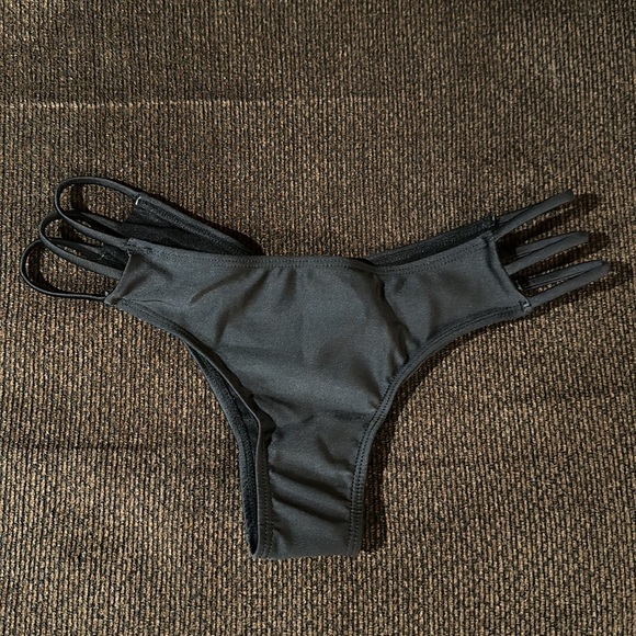 Black and rhinestones bikini set. Size medium top, Small bottoms. BNWT!! - Picture 8 of 13